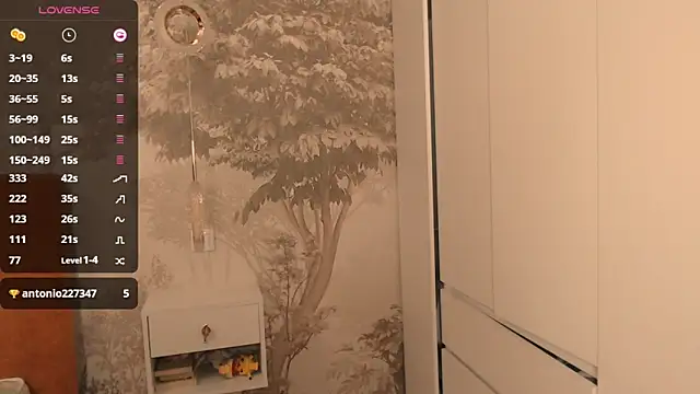 Hiaru Cutie online show from December 1, 2025, 6:03 am