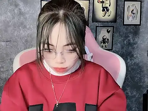 Suki 99 online show from February 25, 2026, 3:34 pm