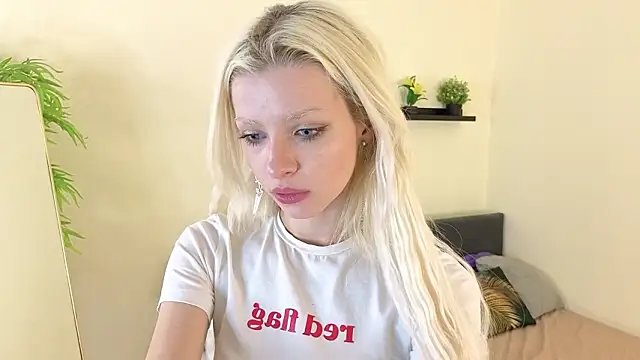 Snapshot of Naomi_Demio chatting on February 6, 2026, 2:57 pm Naomi Demio online show from February 6, 2026, 2:57 pm