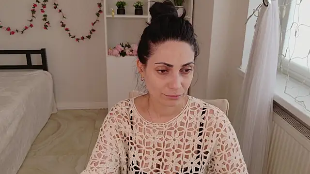 Snapshot of LovelyBeatrice chatting on May 26, 2026, 10:35 am LovelyBeatrice online show from May 26, 2026, 10:35 am