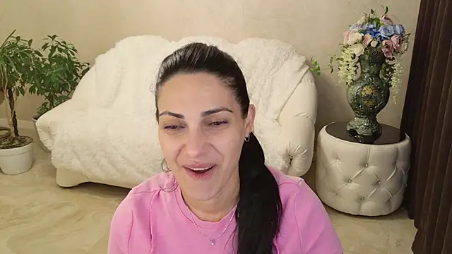 Snapshot of LovelyBeatrice chatting on April 29, 2026, 12:20 pm LovelyBeatrice online show from April 29, 2026, 12:20 pm