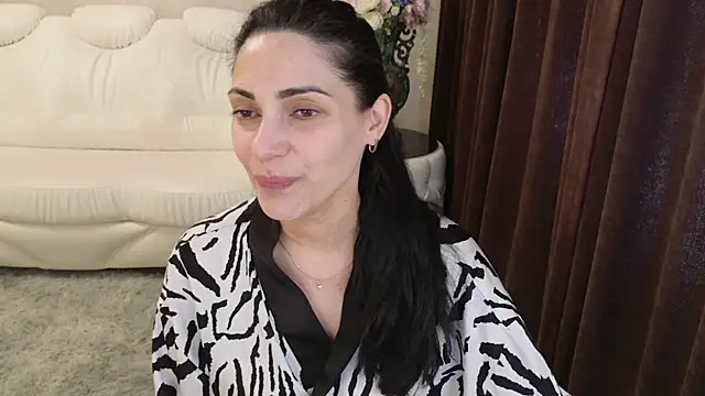 Snapshot of LovelyBeatrice chatting on May 31, 2026, 12:22 pm LovelyBeatrice online show from May 31, 2026, 12:22 pm