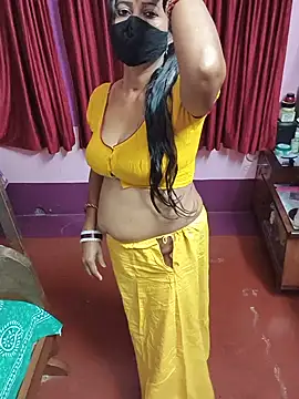 Snapshot of Little-Roshni chatting on May 18, 2026, 6:23 pm Little-Roshni online show from May 18, 2026, 6:23 pm
