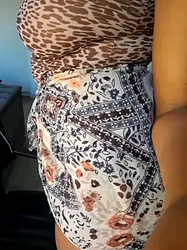 Snapshot of Barbieee1301 chatting on February 4, 2026, 7:03 am Barbieee1301 online show from February 4, 2026, 7:03 am