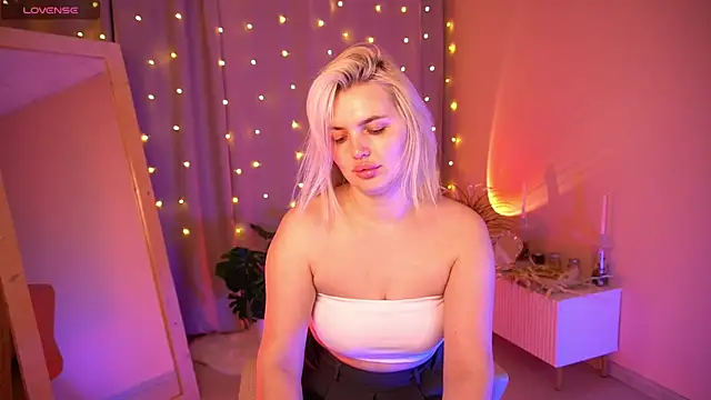 AmeliaWeells online show from April 8, 2026, 4:03 am