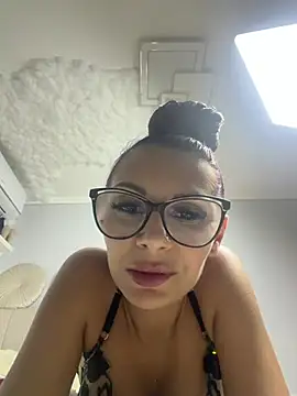 Snapshot of HiddendesireXO01 chatting on July 14, 2026, 7:20 pm HiddendesireXO01 online show from July 14, 2026, 7:20 pm
