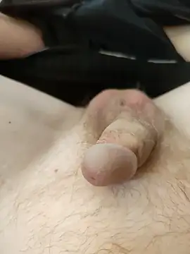 Snapshot of Halunja chatting on April 3, 2026, 1:50 pm Halunja online show from April 3, 2026, 1:50 pm