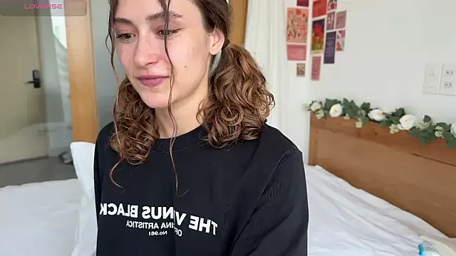 cutiemari online show from April 12, 2026, 4:49 am