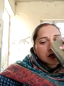 Cute-karisma1234 online show from February 24, 2026, 3:07 am