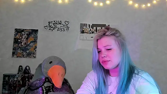 Snapshot of Lulu_Di chatting on June 10, 2026, 8:54 pm Lulu Di online show from June 10, 2026, 8:54 pm