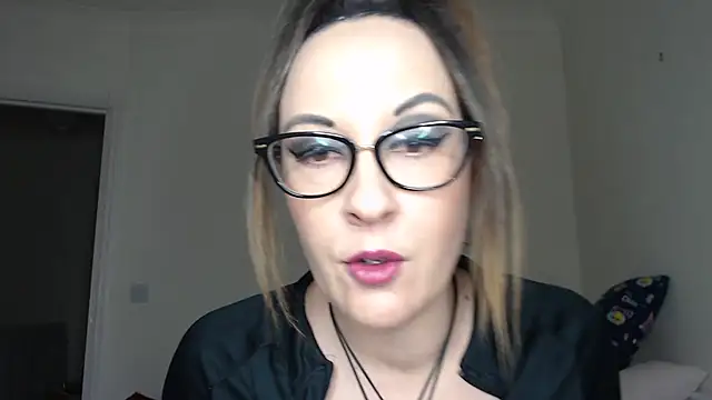 Snapshot of PsychicDominatrix chatting on February 2, 2026, 3:44 pm PsychicDominatrix online show from February 2, 2026, 3:44 pm