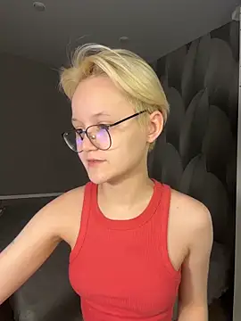 LuunaDorean online show from February 2, 2026, 11:59 pm