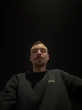 Snapshot of TheMaskShow chatting on April 15, 2026, 8:09 pm TheMaskShow online show from April 15, 2026, 8:09 pm