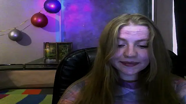Snapshot of Space_Girls_699 chatting on June 5, 2026, 10:43 am Space Girls 699 online show from June 5, 2026, 10:43 am