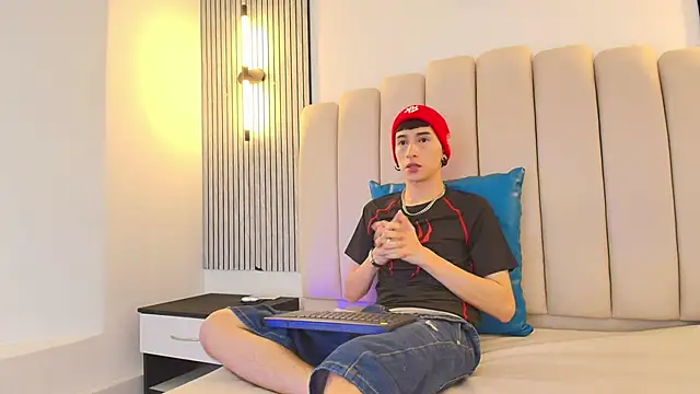 lian cameron online show from March 17, 2026, 3:53 am