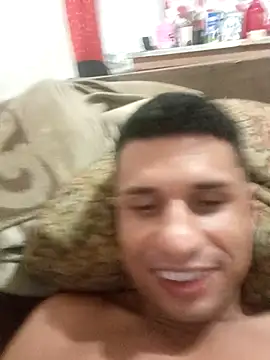 Tiagoow01 online show from May 7, 2026, 9:56 am