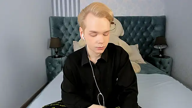 Snapshot of Je_Salvatore chatting on February 4, 2026, 7:47 am Je Salvatore online show from February 4, 2026, 7:47 am