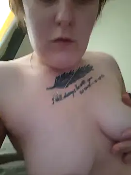 Snapshot of Tiara_XOX chatting on February 27, 2026, 12:38 pm Tiara XOX online show from February 27, 2026, 12:38 pm