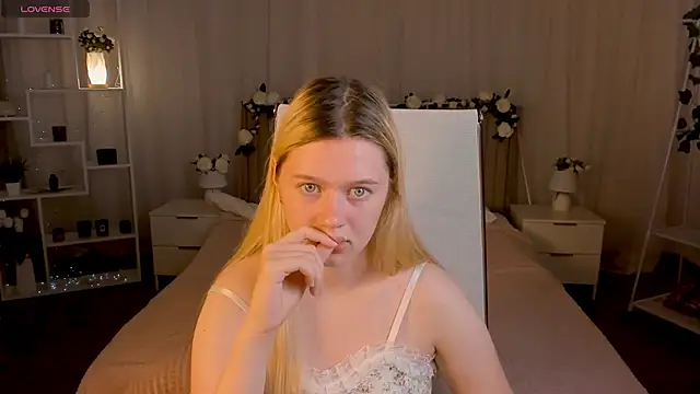 Snapshot of CelestineMauriac chatting on June 12, 2026, 8:17 pm CelestineMauriac online show from June 12, 2026, 8:17 pm