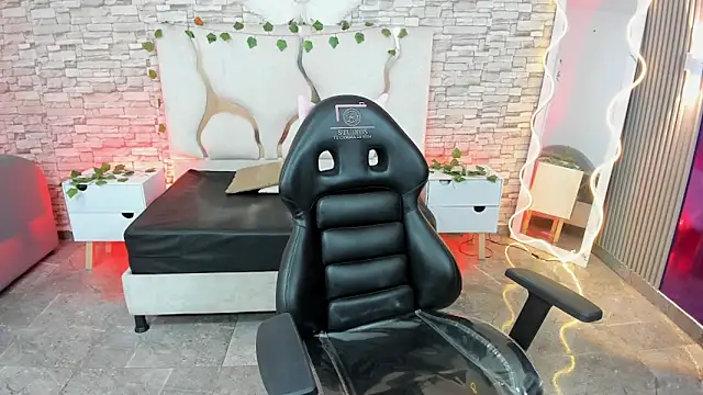 TINY TAY online show from April 13, 2026, 11:25 am