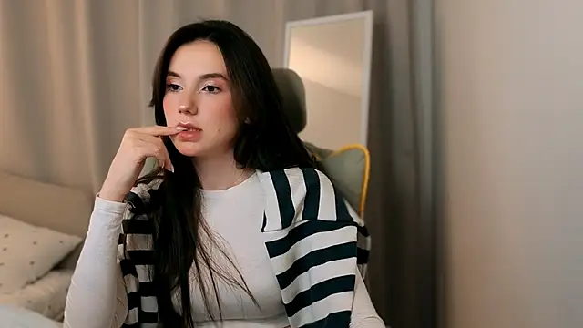 ssandralovin online show from February 22, 2026, 7:59 pm