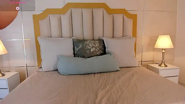 Crystal Rose   online show from March 20, 2026, 11:11 am