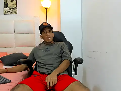 Snapshot of ricky_spensar23cm_ chatting on February 23, 2026, 2:13 am ricky spensar23cm online show from February 23, 2026, 2:13 am