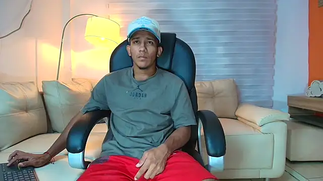 Snapshot of ricky_spensar23cm_ chatting on April 15, 2026, 1:11 am ricky spensar23cm online show from April 15, 2026, 1:11 am