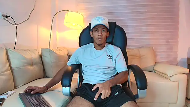 Snapshot of ricky_spensar23cm_ chatting on April 14, 2026, 12:26 am ricky spensar23cm online show from April 14, 2026, 12:26 am