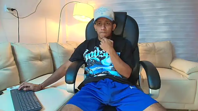 Snapshot of ricky_spensar23cm_ chatting on April 10, 2026, 1:56 am ricky spensar23cm online show from April 10, 2026, 1:56 am