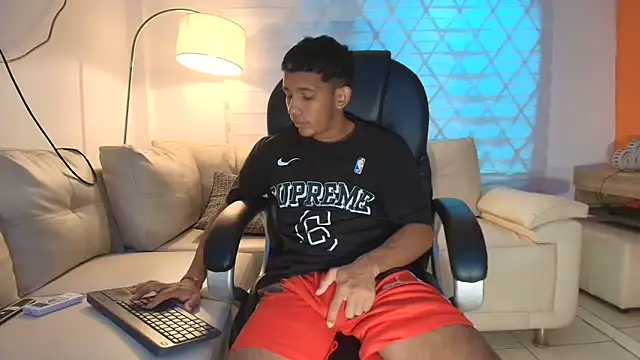 Snapshot of ricky_spensar23cm_ chatting on March 30, 2026, 2:24 am ricky spensar23cm online show from March 30, 2026, 2:24 am