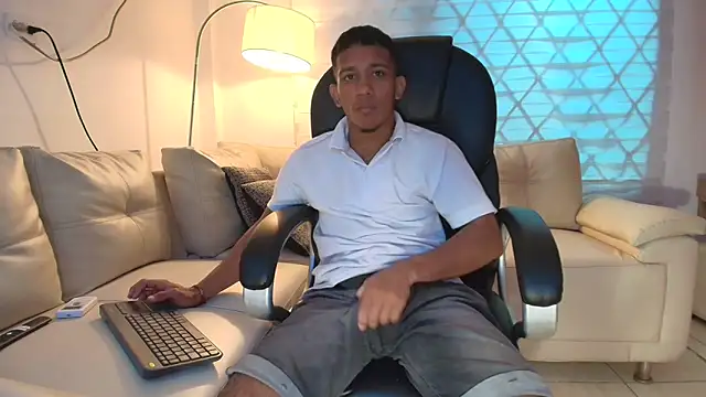 Snapshot of ricky_spensar23cm_ chatting on April 5, 2026, 12:28 am ricky spensar23cm online show from April 5, 2026, 12:28 am