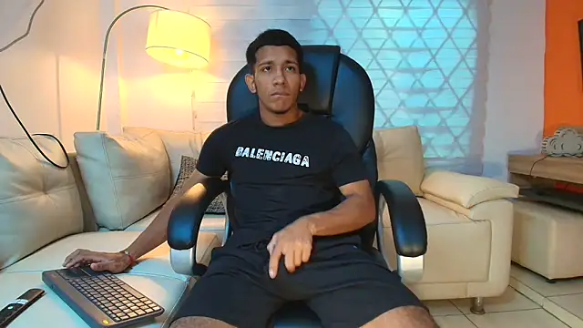 Snapshot of ricky_spensar23cm_ chatting on March 31, 2026, 1:29 am ricky spensar23cm online show from March 31, 2026, 1:29 am