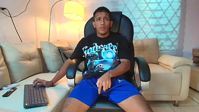 Snapshot of ricky_spensar23cm_ chatting on April 6, 2026, 12:28 am ricky spensar23cm online show from April 6, 2026, 12:28 am