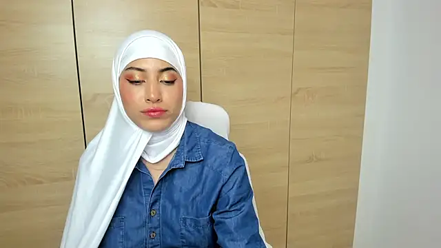 Snapshot of LAY_LA_ chatting on February 23, 2026, 9:04 pm LAY LA online show from February 23, 2026, 9:04 pm