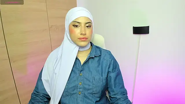 LAY LA  online show from March 6, 2026, 9:32 pm