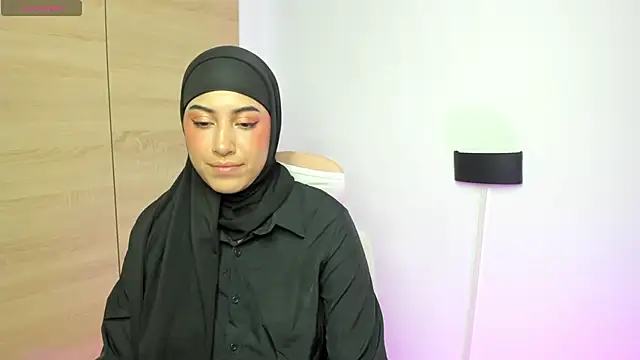 Snapshot of LAY_LA_ chatting on February 25, 2026, 10:42 pm LAY LA online show from February 25, 2026, 10:42 pm