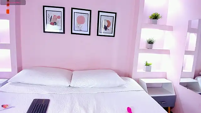 Snapshot of Sophia_Salem chatting on February 7, 2026, 12:13 pm Sophia Salem online show from February 7, 2026, 12:13 pm