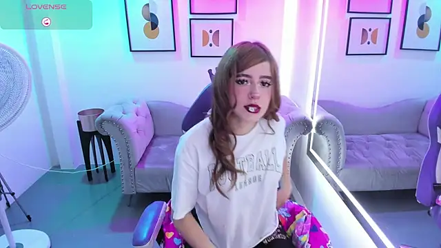 Snapshot of Victoria__doll chatting on April 7, 2026, 12:40 pm Victoria doll online show from April 7, 2026, 12:40 pm