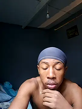 Snapshot of Peterveero12 chatting on June 12, 2026, 10:13 am Peterveero12 online show from June 12, 2026, 10:13 am