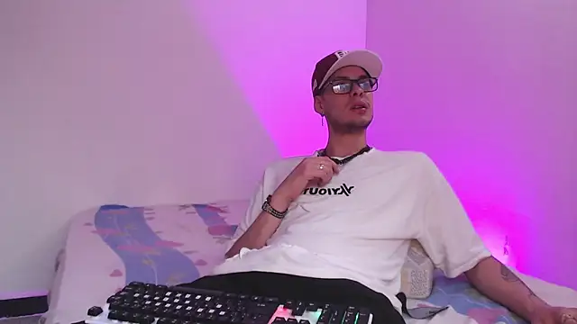 Snapshot of Vlad__night chatting on February 10, 2026, 12:04 pm Vlad night online show from February 10, 2026, 12:04 pm