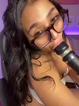 Snapshot of Violetta_pinkk1 chatting on February 20, 2026, 6:26 am Violetta pinkk1 online show from February 20, 2026, 6:26 am