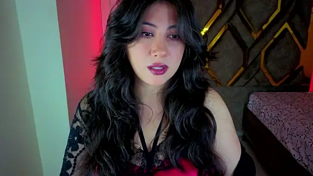 Luvienne online show from February 15, 2026, 7:24 pm