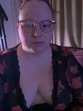 Snapshot of Sarahtjeuh_ chatting on April 15, 2026, 10:21 pm Sarahtjeuh online show from April 15, 2026, 10:21 pm