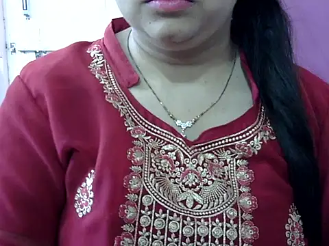 Cute Aliyaa online show from May 17, 2026, 10:37 am