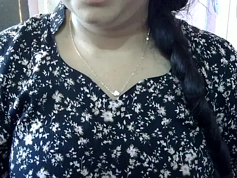 Cute Aliyaa online show from March 26, 2026, 9:51 am