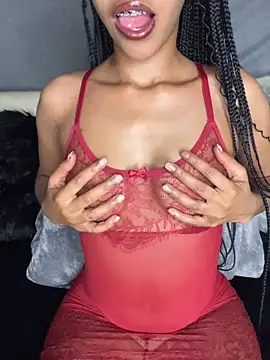 Snapshot of Hot_Mess18 chatting on May 4, 2026, 7:06 pm Hot Mess18 online show from May 4, 2026, 7:06 pm