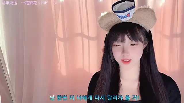 LovelyXiaoYi online show from February 26, 2026, 12:54 am