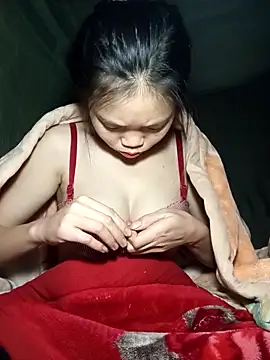 derylove  online show from February 8, 2026, 4:37 pm