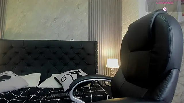 isabella  lux online show from February 20, 2026, 7:05 pm